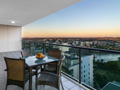 Oaks Brisbane River City Suites - Inverell Accommodation 8