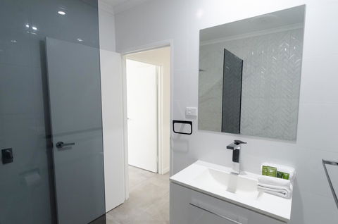 TiTree Resort Apartments - Inverell Accommodation 1