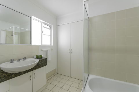 Tropical Nites Holiday Townhouses - Inverell Accommodation 16
