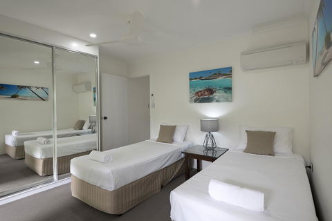 Tropical Nites Holiday Townhouses - Inverell Accommodation 12