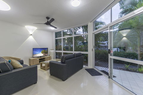 Tropical Nites Holiday Townhouses - Inverell Accommodation 18