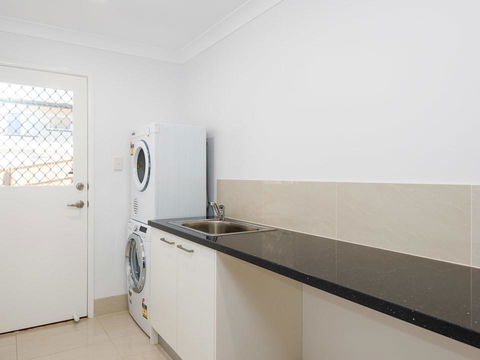 Briz Stays - Whites Road - Inverell Accommodation 1