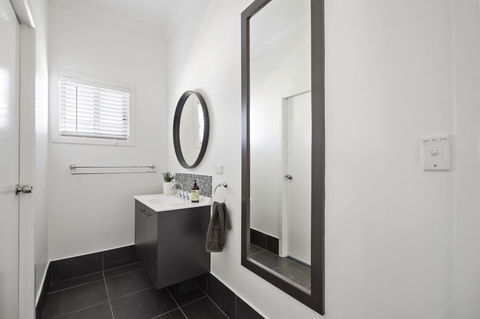 The Lighthouse - Inverell Accommodation 13