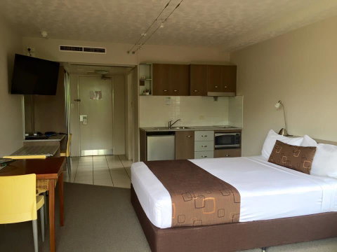 Waters Edge The Strand - Inverell Accommodation 1