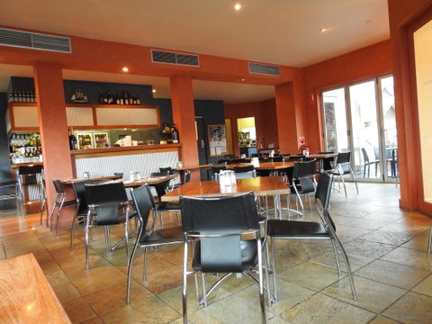 Waves Luxury Suites - Inverell Accommodation 0