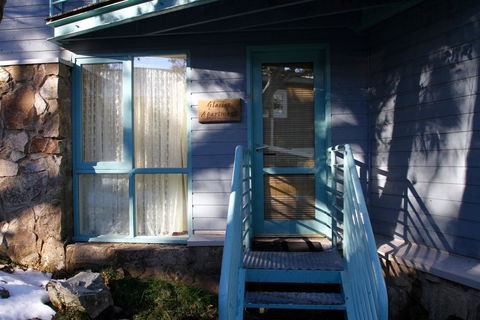 Whistler 8 Glacier - Inverell Accommodation 0