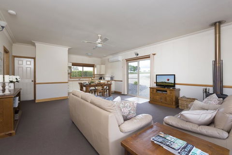 Windsors Edge Cottage Pokolbin - Inverell Accommodation 3