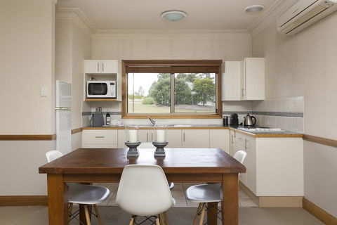 Windsors Edge Cottage Rothbury - Inverell Accommodation 3