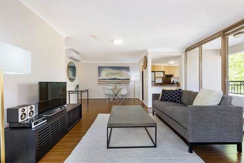 Woolloomooloo Modern Apartment 12BRK - Inverell Accommodation 0