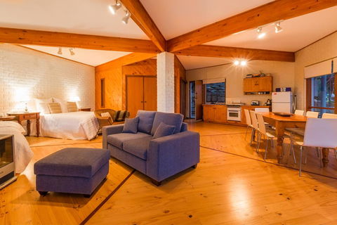 Yallingup's Best Located Beach House - Inverell Accommodation 1