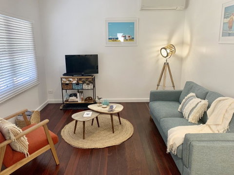 Yaringa Cottage...by The Sea - Inverell Accommodation 3