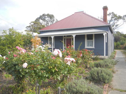 Yarram Cottage: Art And Accommodation - Inverell Accommodation 0