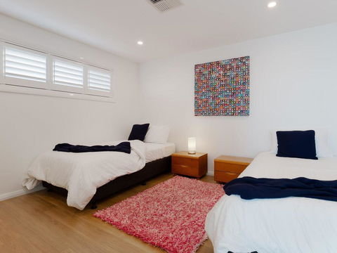 Maison De La Mer 30 Mulubinda Parade - Luxurious, Linen, Aircon And Panoramic Views - Inverell Accommodation 1