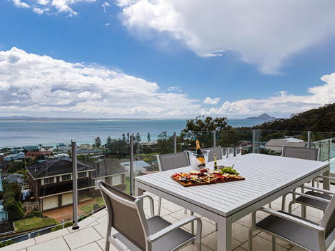 Maison De La Mer 30 Mulubinda Parade - Luxurious, Linen, Aircon And Panoramic Views - Inverell Accommodation 0