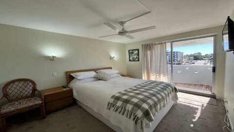 Absolute Waterfront With Rooftop! - Inverell Accommodation 3