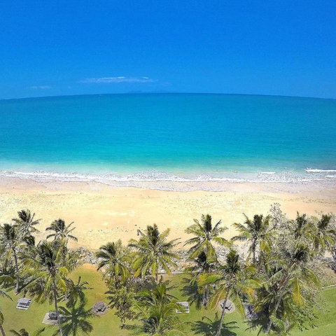 ABSOLUTE BEACH FRONT MACKAY - Blue Pacific - Inverell Accommodation 1