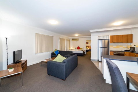 Amazing Accommodations: St Kilda - Inverell Accommodation 4