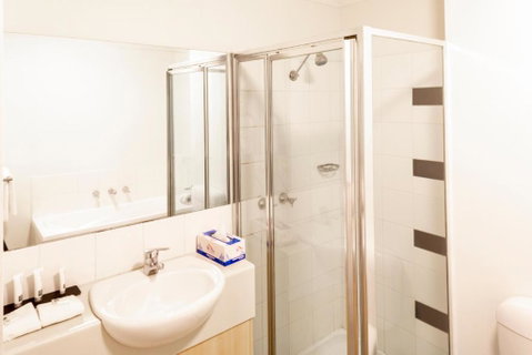 Amazing Accommodations: St Kilda - Inverell Accommodation 2