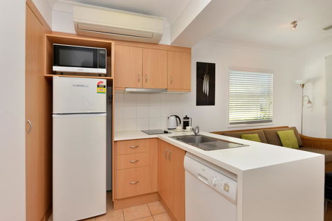 Port Douglas Apartments - Adults Only Oasis - Inverell Accommodation 8