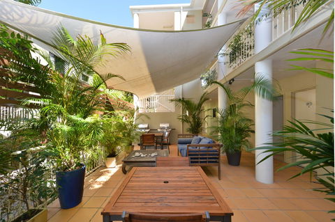 Port Douglas Apartments - Adults Only Oasis - Inverell Accommodation 11
