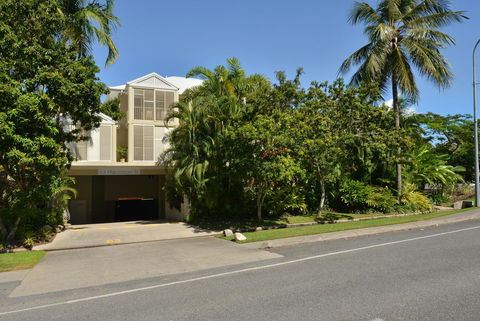 Port Douglas Apartments - Adults Only Oasis - Inverell Accommodation 28