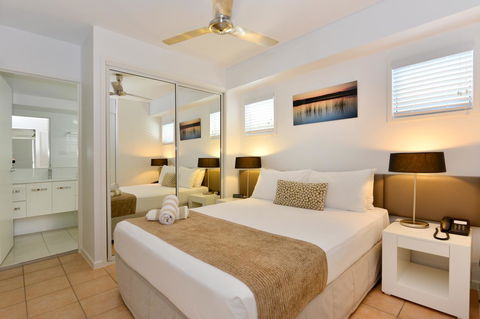 Port Douglas Apartments - Adults Only Oasis - Inverell Accommodation 29