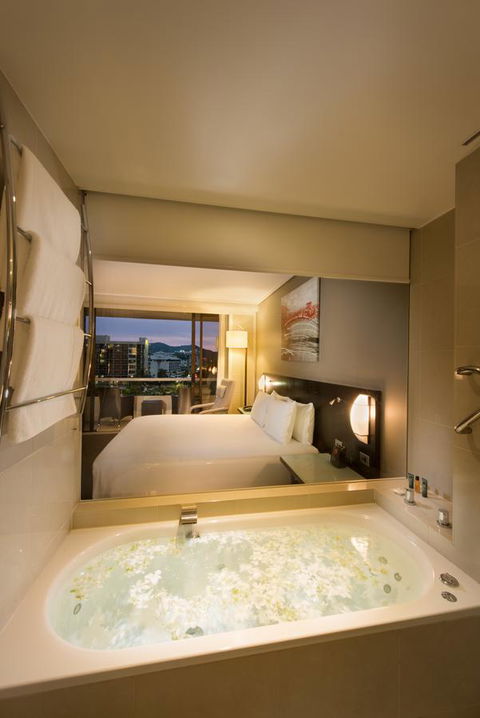 Hilton Cairns - Inverell Accommodation 22