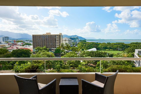 Hilton Cairns - Inverell Accommodation 12