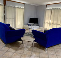 Bees Place - 3 bedroom home on 10 acres of land with distant ocean views - Inverell Accommodation