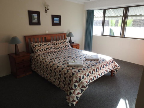 Placid Waters Holiday Apartments - Inverell Accommodation 9
