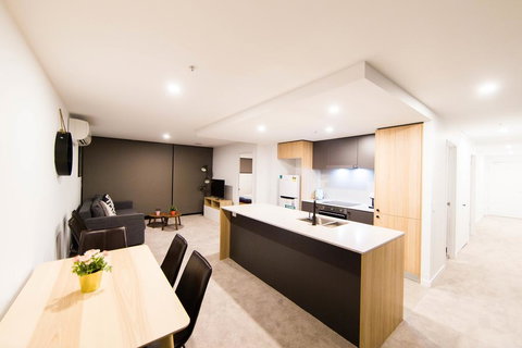 Mid Night Apartment Canberra City Onsite Parking - Inverell Accommodation 2