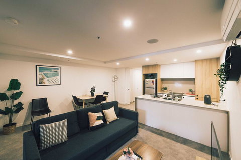 Mid Night Apartment Canberra City Onsite Parking - Inverell Accommodation 3
