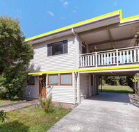 'Beach Break 1' 1/10 Lionel Street - upstairs unit with Aircon - Inverell Accommodation