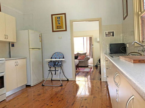 'Daves Place', 27 Rigney St - Holiday House With WIFI, Aircon & Boat Parking - Inverell Accommodation 2