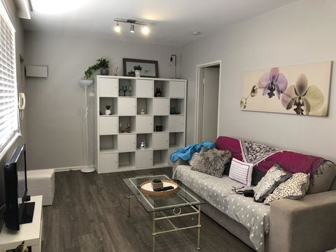 1 Bedroom Unit In Heart Of Elsternwick - Inverell Accommodation 1