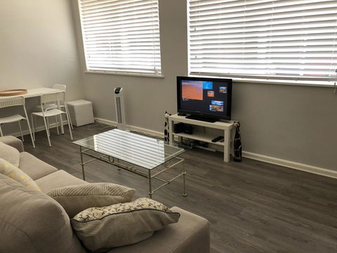 1 Bedroom Unit In Heart Of Elsternwick - Inverell Accommodation 3