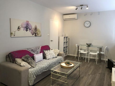 1 Bedroom Unit In Heart Of Elsternwick - Inverell Accommodation 2