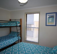 1 Naiad Court - Lowset family home with swimming pool and covered deck. Pet friendly - Inverell Accommodation