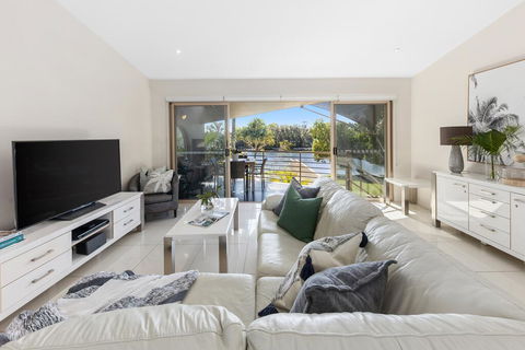 1/106 Noosa Parade - Inverell Accommodation 2