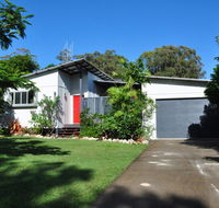 10 Double Island Drive - Modern family home centrally located swimming pool  outdoor area - Inverell Accommodation