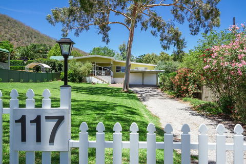 117 Fitzroy Street - Inverell Accommodation 0