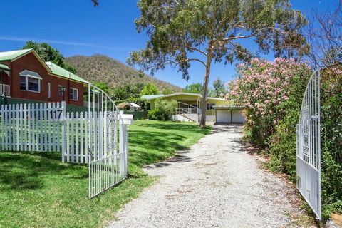 117 Fitzroy Street - Inverell Accommodation 3
