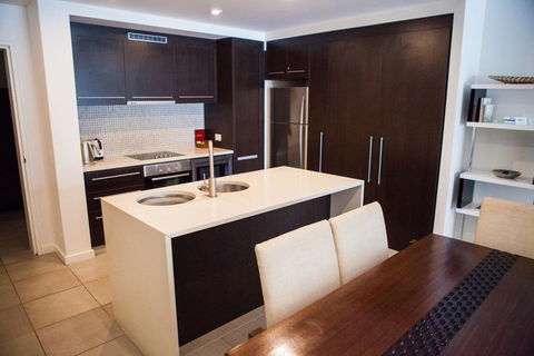 131 Sea Temple Luxury Swimout Apt. - Inverell Accommodation 3