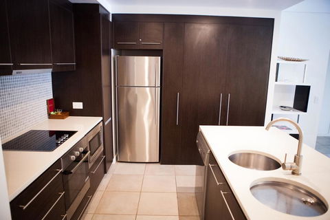 131 Sea Temple Luxury Swimout Apt. - Inverell Accommodation 2