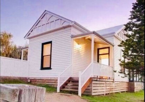 1880s Kananook Boutique Historic Luxury Apartment FSC Private Villa Bairnsdale - Inverell Accommodation 1