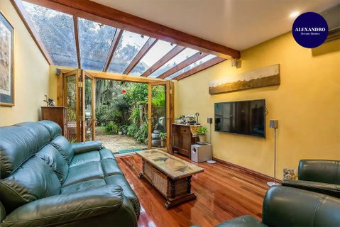 2 Bed Renovated Terrace - Erskinville - Inverell Accommodation 2