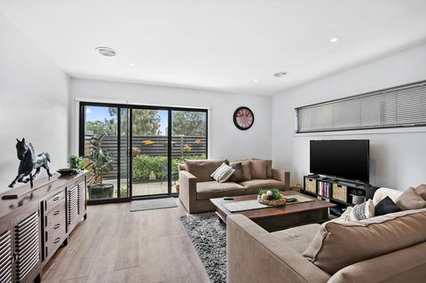 2 Bedroom Townhouse - Family & Corporate Bookings Only - Inverell Accommodation 1