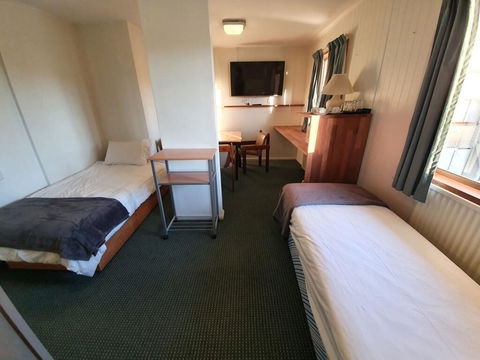 2 Lakeview Plaza - Inverell Accommodation 2