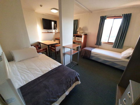 2 Lakeview Plaza - Inverell Accommodation 0