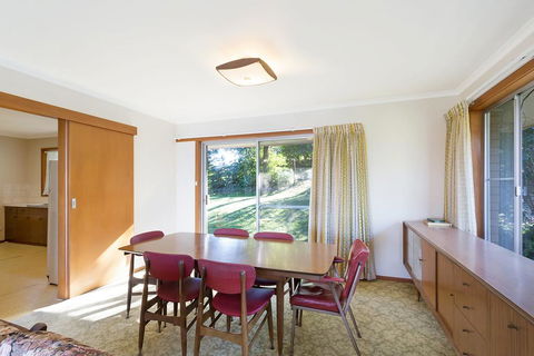 2 Water Crescent - Retro Haven - Inverell Accommodation 2
